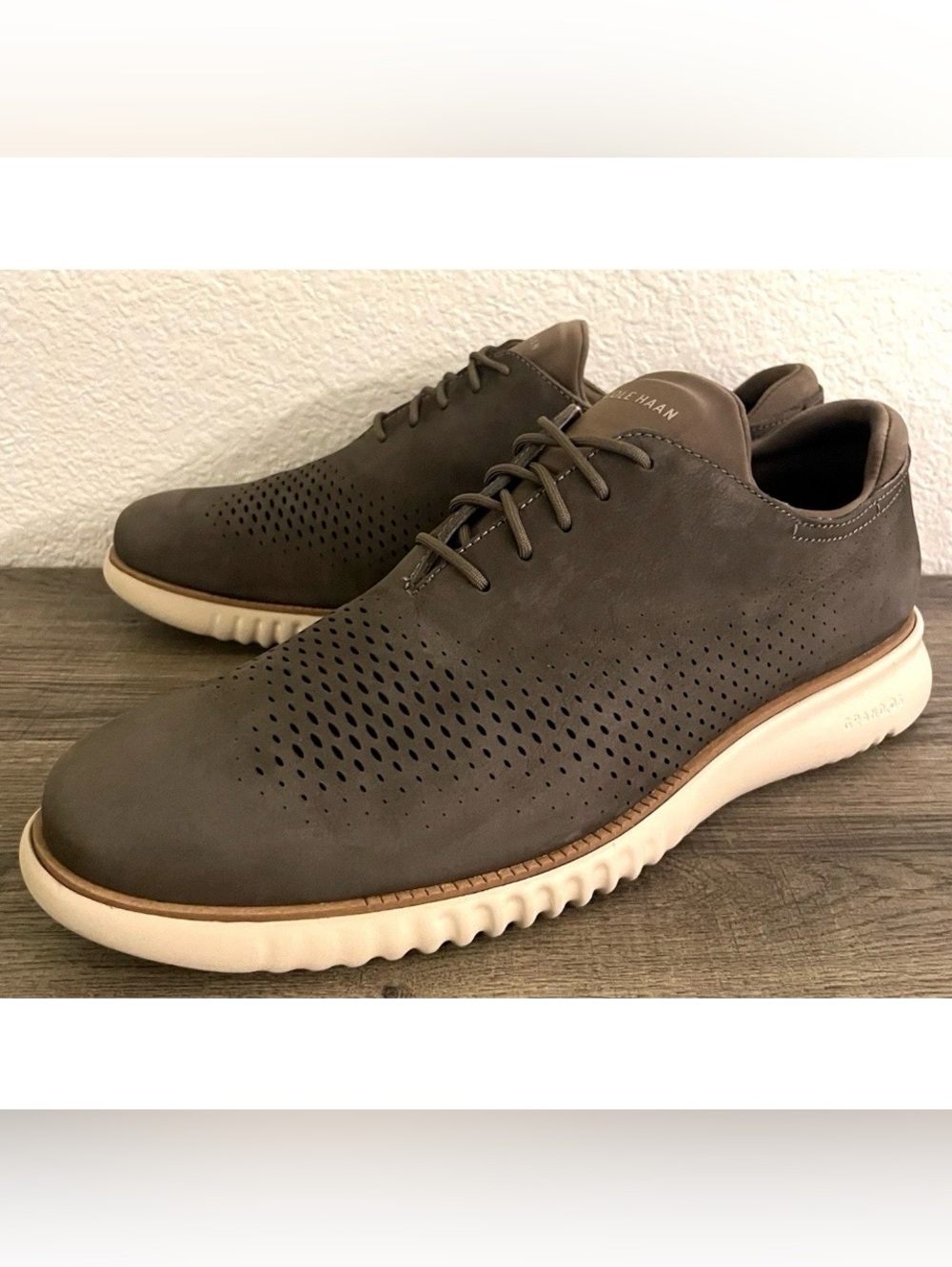 Cole Haan 2.Zerogrand Mens US 10.5M Deep Olive Laser Wingtip Pebble Stone C38265